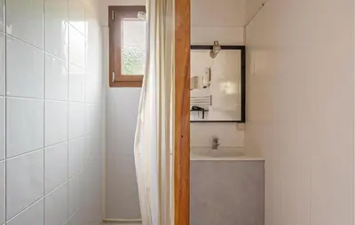 Salle de bains dans l'établissement Amazing Home In Saulxures-Sur-Moselott