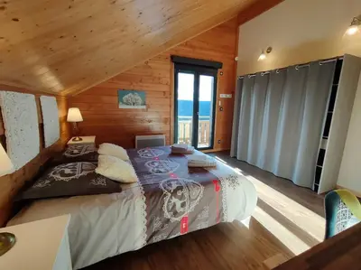 Un ou plusieurs lits dans un hébergement de l'établissement L'Eclipse -12p, vue lac au pied des pistes et SPA