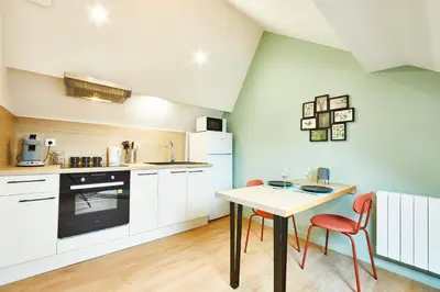 Cuisine ou kitchenette dans l'établissement RB-3 Charmant appartement 2 pers dans les combles 3ème étage