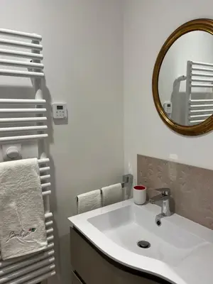 Salle de bains dans l'établissement Suite Hôte Luxe 2 P Aux Vignes Lovées