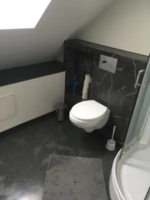 Salle de bains dans l'établissement La maison pailletée Giromagny