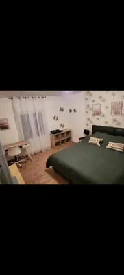 Un ou plusieurs lits dans un hébergement de l'établissement Auberge du manala chambre 4 personnes 24-24