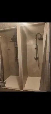 Salle de bains dans l'établissement Auberge du manala chambre 4 personnes 24-24