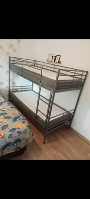 Un ou plusieurs lits dans un hébergement de l'établissement Auberge du manala chambre 4 personnes 24-24