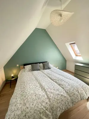 Un ou plusieurs lits dans un hébergement de l'établissement Appartement cosy au centre-ville avec garage