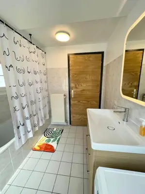 Salle de bains dans l'établissement Appartement cosy au centre-ville avec garage