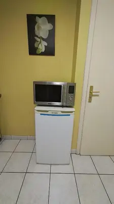 Cuisine ou kitchenette dans l'établissement Appartement T3 proche de Bâle