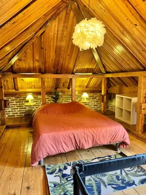 Un ou plusieurs lits dans un hébergement de l'établissement Un Chalet dans la ville