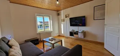 Télévision ou salle de divertissement dans l'établissement La Maison des Montagnes