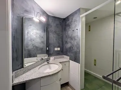 Salle de bains dans l'établissement Gîte cosy au cœur de Gérardmer avec jardin et terrasse - FR-1-589-670