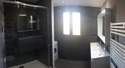 Salle de bains dans l'établissement Superbe chalet Hautes Vosges
