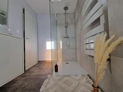 Salle de bains dans l'établissement La bulle Mathias