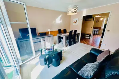 Coin salon dans l'établissement Charming apartment with view of the Massif !