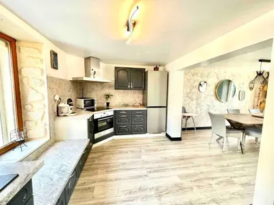 Cuisine ou kitchenette dans l'établissement Maison 4-6 personnes proche Gerardmer