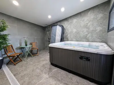 Plan de l'établissement Chalet cosy avec sauna et spa dans le Massif des Vosges - FR-1-589-672