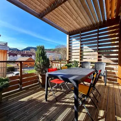 Bel appart au centre avec terrasse et parking - FR-1-589-674