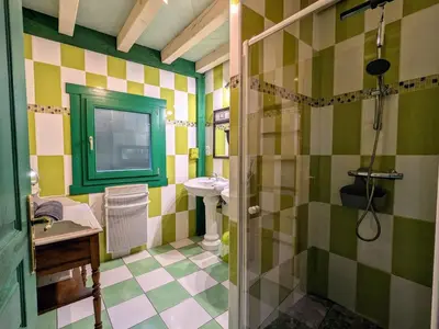 Salle de bains dans l'établissement Chalet cosy dans les Hautes-Vosges avec spa - FR-1-589-673