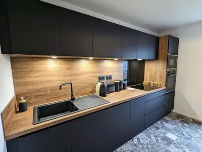 Cuisine ou kitchenette dans l'établissement Appartement rénové avec jardin, parking et WiFi à Gérardmer - FR-1-589-678