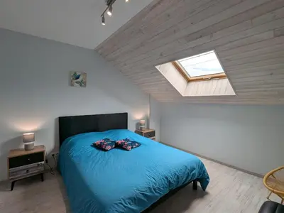 Un ou plusieurs lits dans un hébergement de l'établissement Appartement lumineux 3 chambres, terrasse, proche commerces et ski, avec WiFi - FR-1-589-677