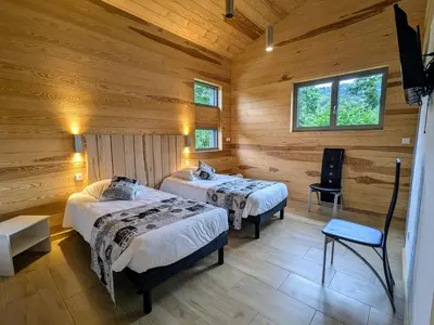 Plan de l'établissement Villa spacieuse avec spa et billard, WiFi, parking privé - FR-1-589-698