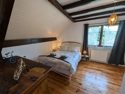 Un ou plusieurs lits dans un hébergement de l'établissement Grande maison proche des Vosges, idéale cyclisme et randonnée, animaux admis, vélos à dispo - FR-1-583-298