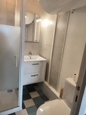 Salle de bains dans l'établissement Charmant studio