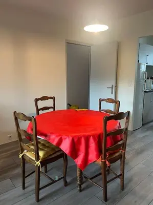 Cuisine ou kitchenette dans l'établissement Gîte du tétras
