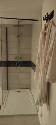 Salle de bains dans l'établissement Love room avec spa privatif