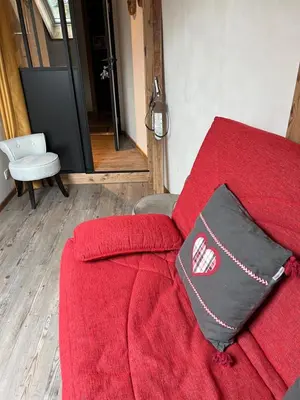 Coin salon dans l'établissement la vallée des marmottes