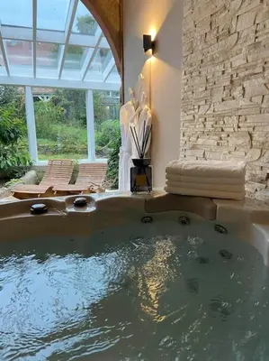 Piscine de l'établissement Gîte Rénové en bordure de forêt ou située à proximité