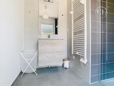 Salle de bains dans l'établissement Appartement de charme neuf