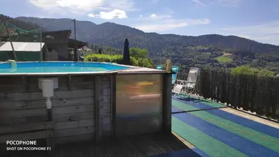 Vue générale sur la montagne ou vue sur la montagne depuis le chalet