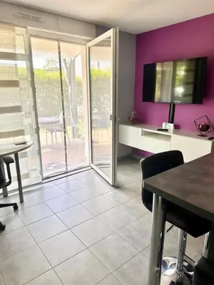 Télévision ou salle de divertissement dans l'établissement Studio Chevêche - Chic et calme
