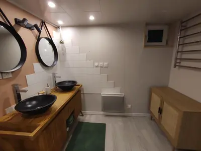 Salle de bains dans l'établissement Charmante maison alsacienne, jardin et sauna