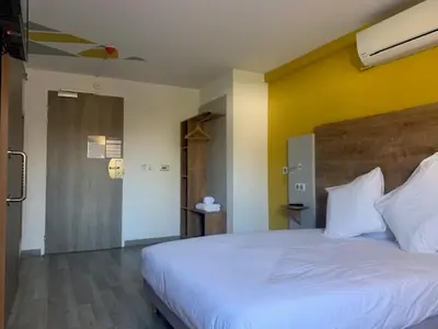 Un ou plusieurs lits dans un hébergement de l'établissement Val Hôtel Montbéliard Sud
