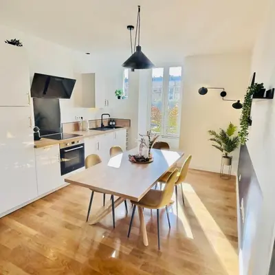 Cuisine ou kitchenette dans l'établissement 201 - Appartement confortable face à la Maison du Peuple