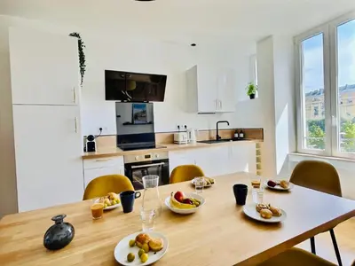 Cuisine ou kitchenette dans l'établissement 201 - Appartement confortable face à la Maison du Peuple