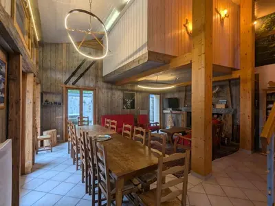 Cuisine ou kitchenette dans l'établissement Les Jonquilles - 12 pers - pleine nature