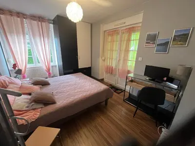 Télévision ou salle de divertissement dans l'établissement GERARDMER Rés Aubépine 100m du lac Appt 4 personnes