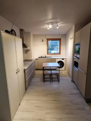 Cuisine ou kitchenette dans l'établissement Appartement Au petit bonheur