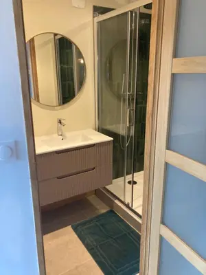 Salle de bains dans l'établissement Studio avec jardin Centre ville