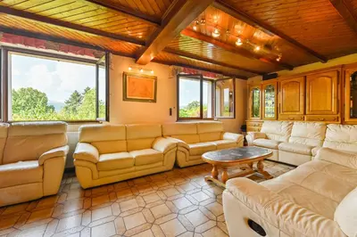 Coin salon dans l'établissement Maison de charme Haslach 300m2 Grand séjour 15 personnes - Belles vues !