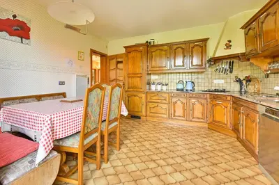 Cuisine ou kitchenette dans l'établissement Maison de charme Haslach 300m2 Grand séjour 15 personnes - Belles vues !
