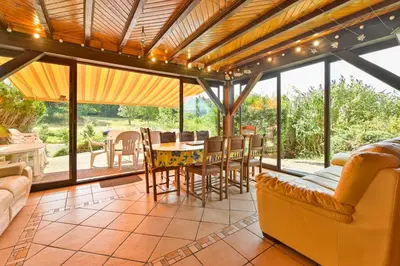 Coin salon dans l'établissement Maison de charme Haslach 300m2 Grand séjour 15 personnes - Belles vues !