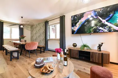 Télévision ou salle de divertissement dans l'établissement Au Paradis des 4 Saisons - Maison avec terrasse - Baignoire Balneo