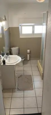 Salle de bains dans l'établissement Appartement F2