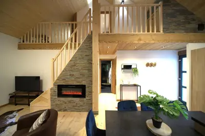 Télévision ou salle de divertissement dans l'établissement Chalet cosy & confort haut de gamme - Sauna, Spa, Clim