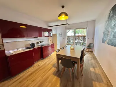 Cuisine ou kitchenette dans l'établissement Gîte ARTHUR