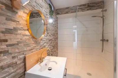 Salle de bains dans l'établissement Le petit Nieder - Colmar Centre