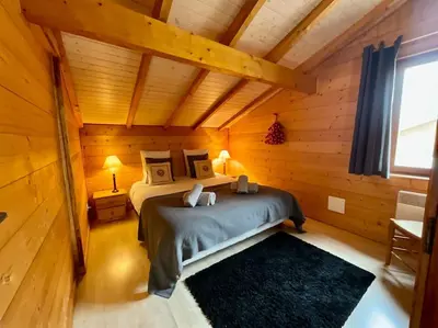 Un ou plusieurs lits dans un hébergement de l'établissement La Charmelle - Belle maison avec jardin & terrasse